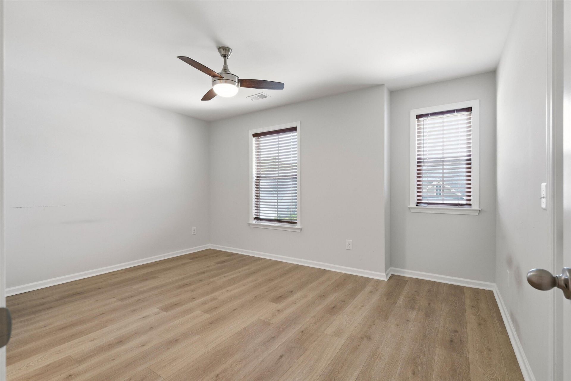8646 Windsor Hill Boulevard Photo 33