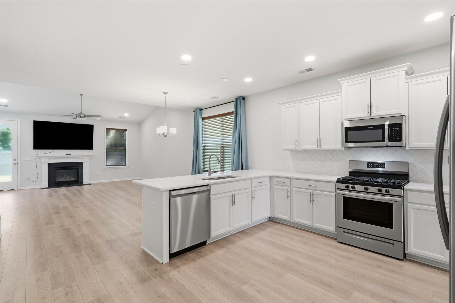 8646 Windsor Hill Boulevard Photo 8