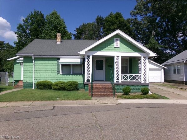 824 Grandview Avenue , Coshocton, OH 43812