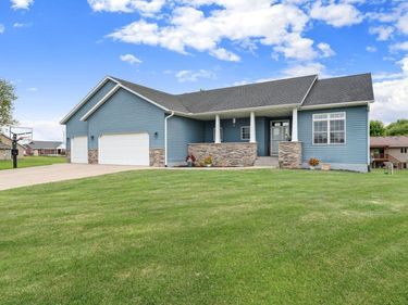 375 Hickory Lane NE, Owatonna, MN 55060