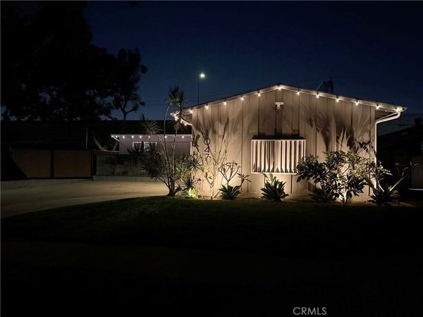 1047 Sherwood, Santa Ana, CA 92706