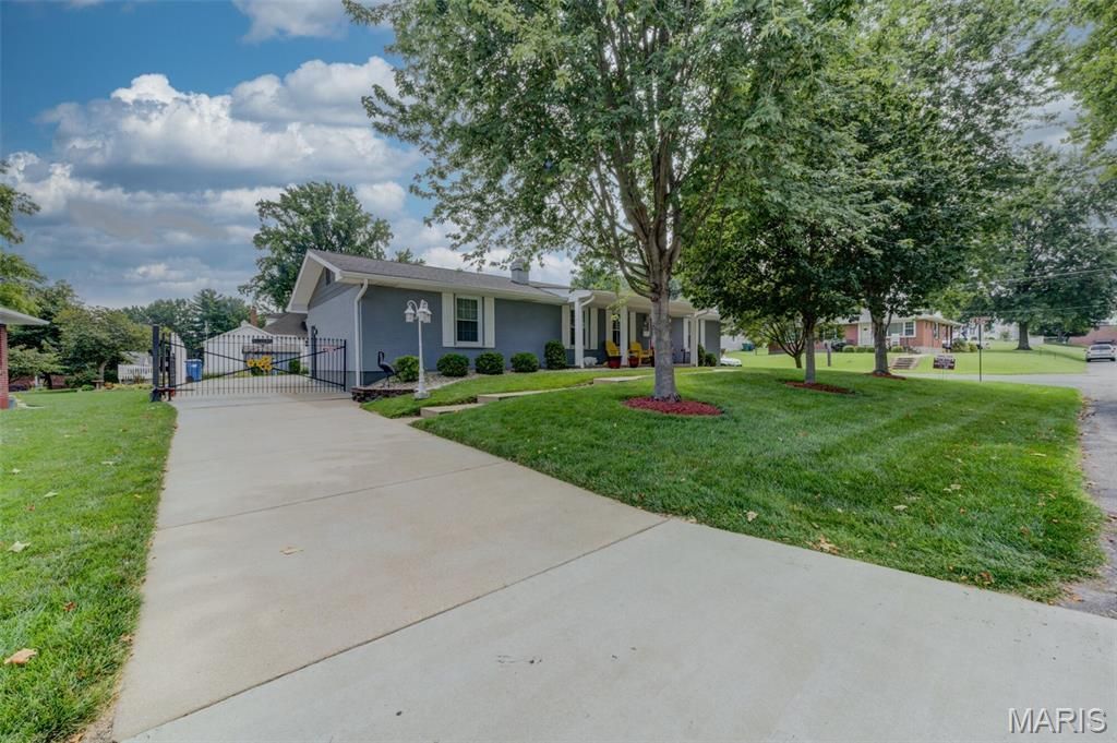 910 N Saint Jacques Street, Florissant, MO 63031 Main Photo
