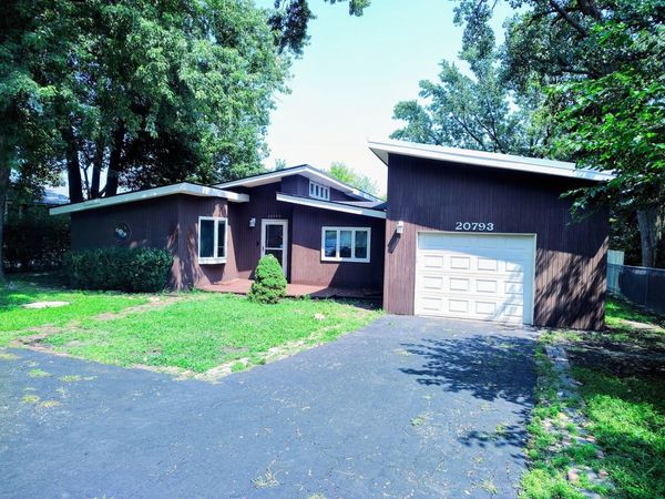 20793 N Florence Avenue, Prairie View, IL 60069