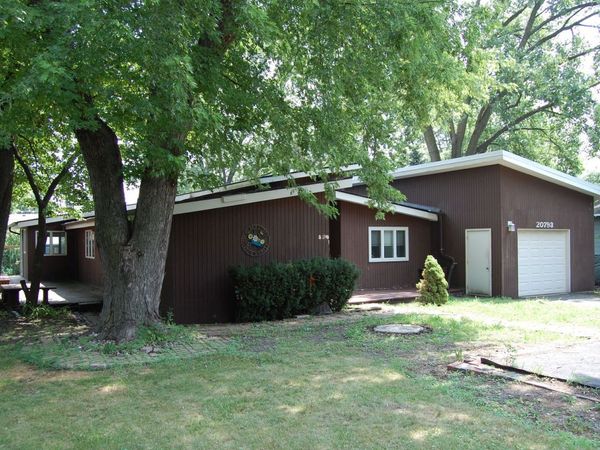 20793 N Florence Avenue, Prairie View, IL 60069