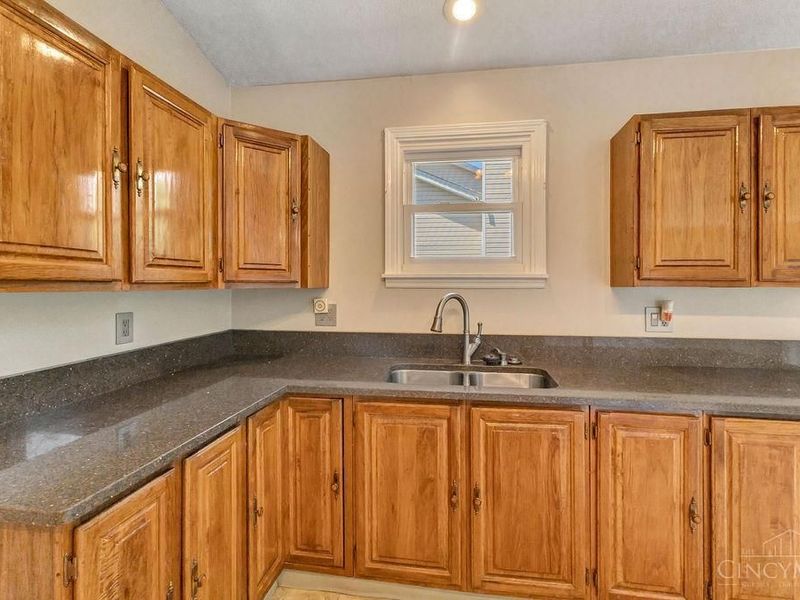 1210 Dixie Court, Cincinnati, OH 45215 Photo 17