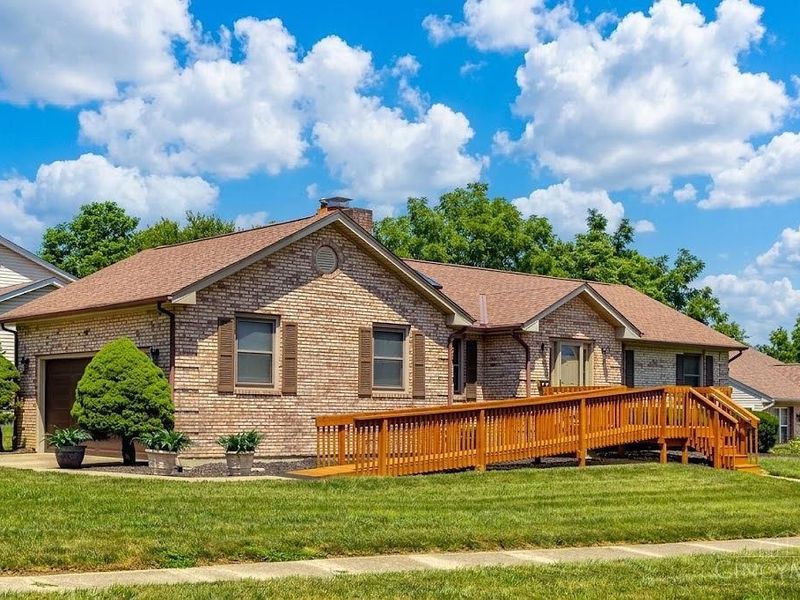 1210 Dixie Court, Cincinnati, OH 45215 Photo 3