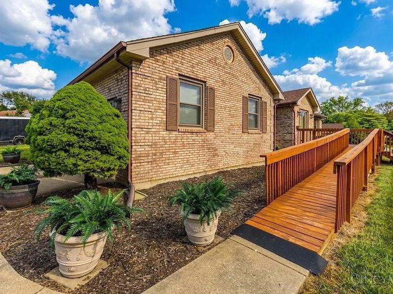1210 Dixie Court, Cincinnati, OH 45215 Photo 4