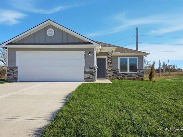 1614 SW 9th Street, Oak Grove, MO 64075