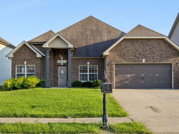 1004 Thrasher Dr , Clarksville, TN 37040