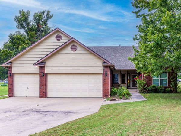 10589 E Canyon Oaks Way , Claremore, OK 74017