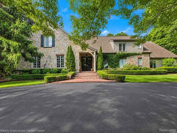 1395 Country Club Road , Bloomfield Twp, MI 48304
