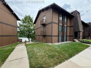 1736 Grove Road, Unit 102, York Township, Mi 48198
