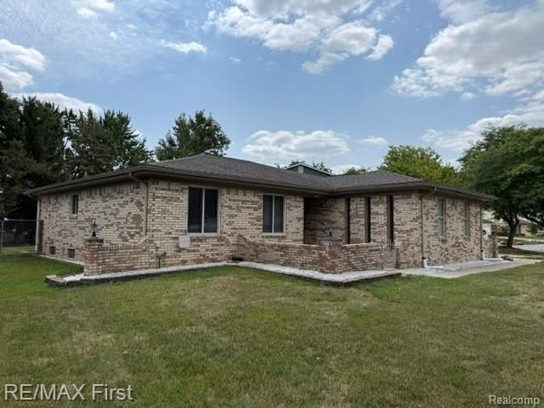 15012 Congress Drive, Sterling Heights, MI 48313