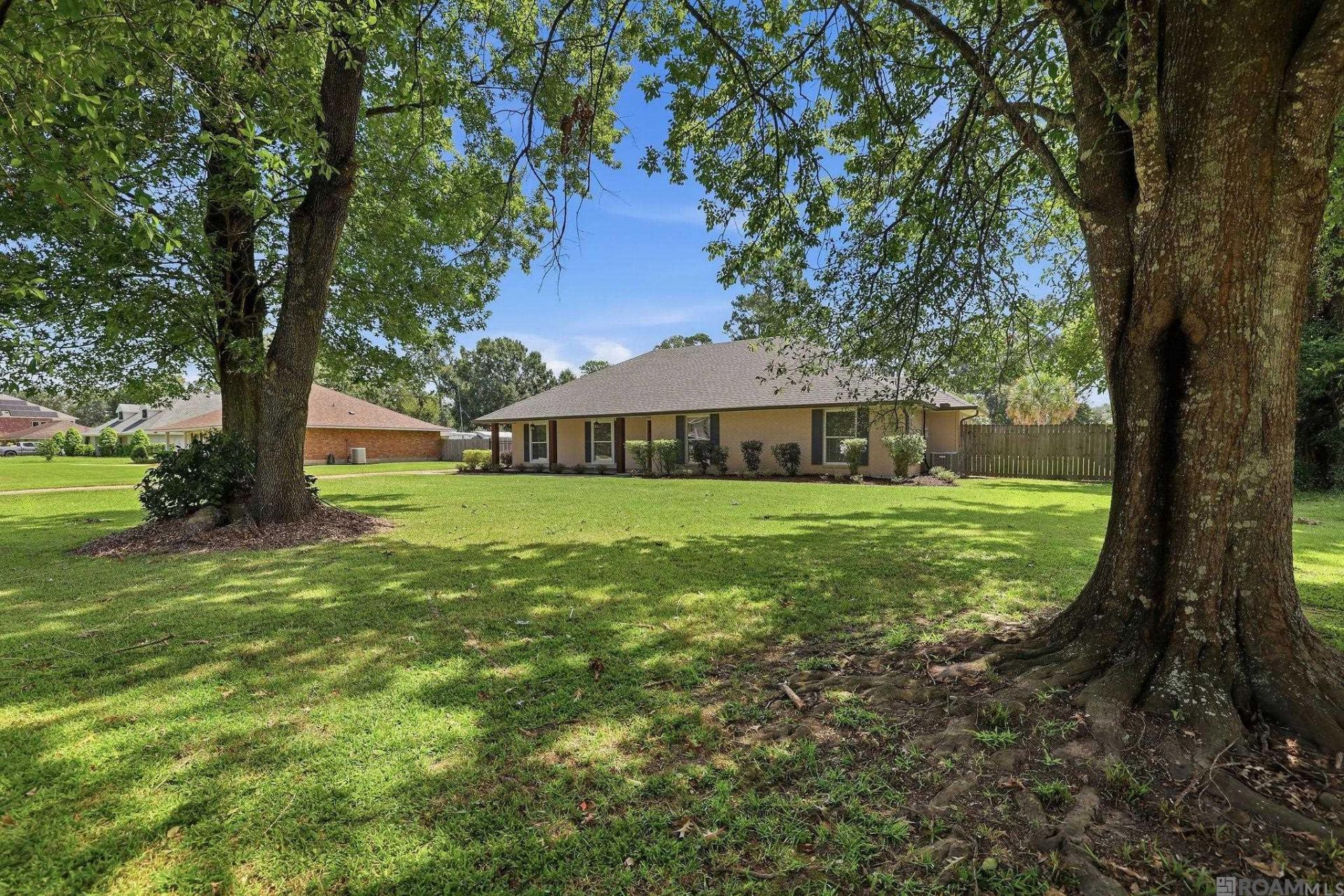 25540 Plantation Ave, Denham Springs, LA 70726 Main Photo