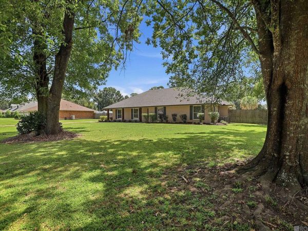 25540 Plantation Ave, Denham Springs, LA 70726