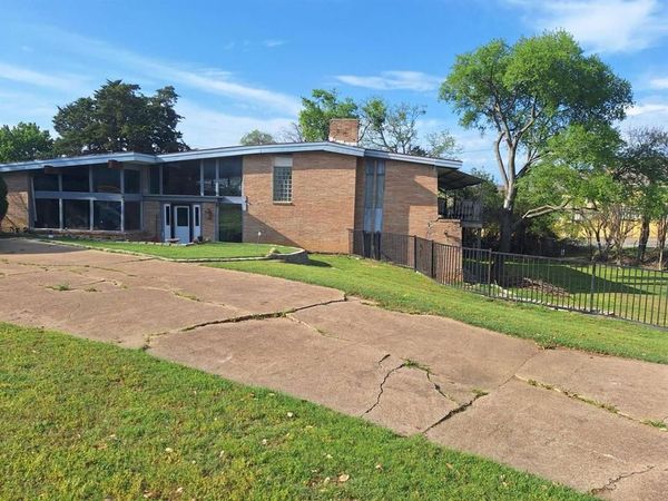 2415 Skyline Drive , Irving, TX 75038