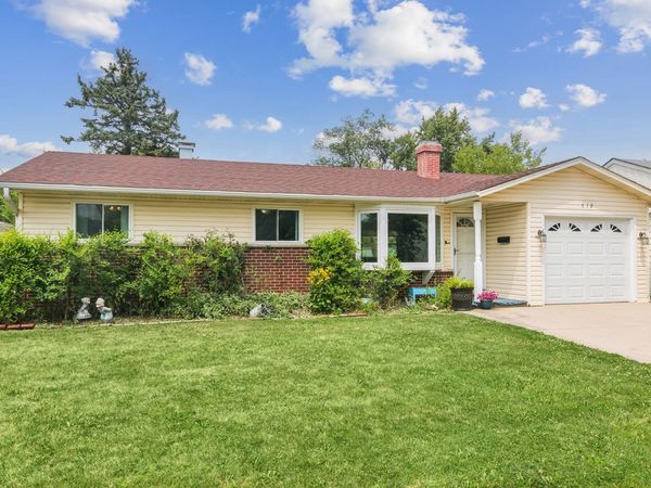 712 Saint Marys Parkway, Buffalo Grove, IL 60089