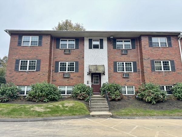 7 Maple Crest Cir, Unit E, Holyoke, MA 01040