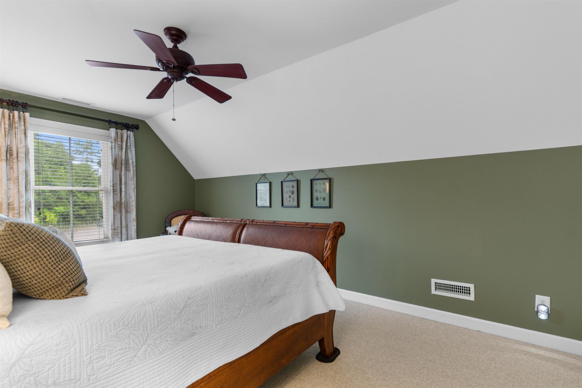 113 Wicklow Way Photo 32