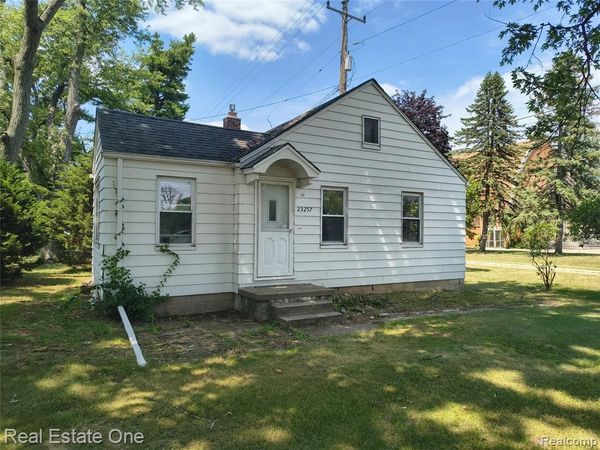 23257 Lahser Road , Southfield, MI 48033