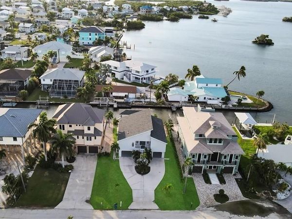 261 Egret ST, FORT MYERS BEACH, FL 33931