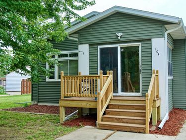 404 1st Avenue SE, Pine Island, MN 55963