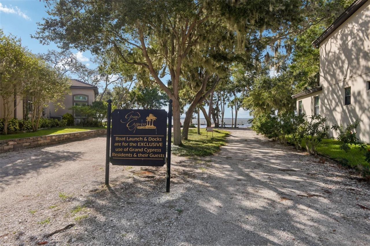 4586 Grand Lakeside Drive, Palm Harbor, FL 34684 Photo