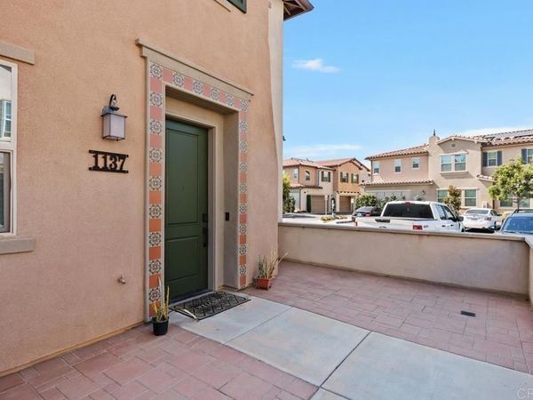 1137 Delpy View Point, Vista, CA 92084