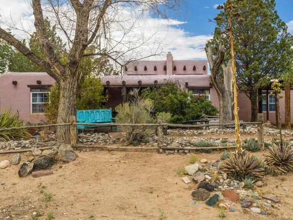 527 Mesilla Street NE, Albuquerque, NM 87108