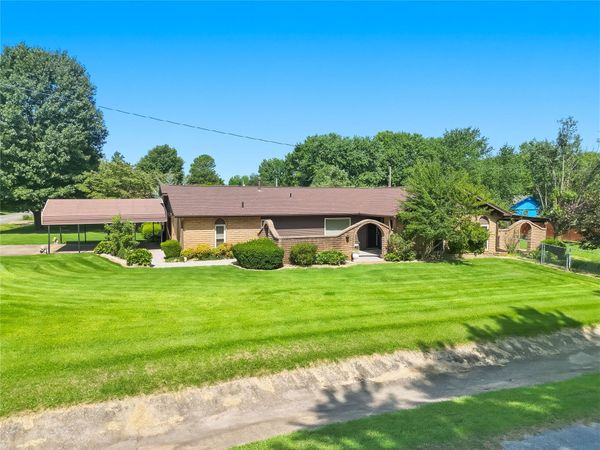 1001 W Cedar Street , Stilwell, OK 74960