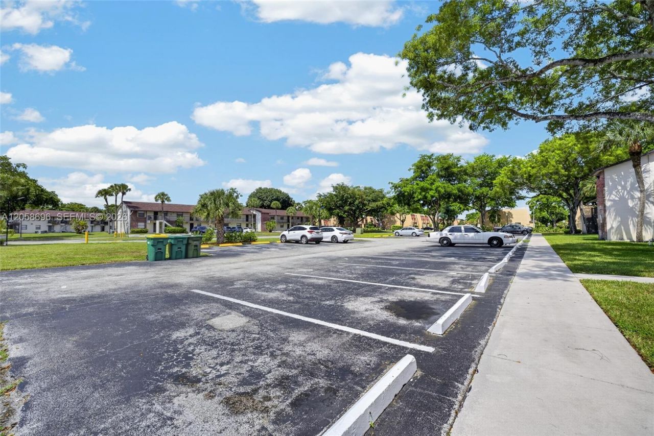 6001 Shakerwood Cir, Unit 108, Tamarac, FL 33319 Photo