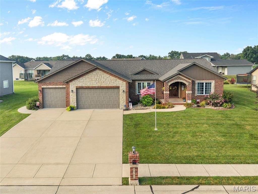 8906 Wendell Creek Drive, Saint Jacob, IL 62281 Main Photo