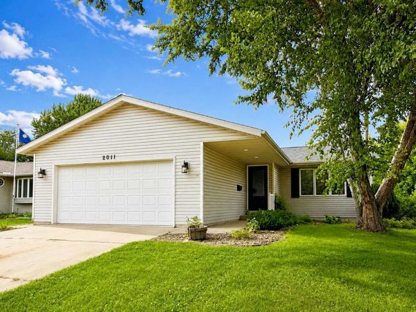 2011 50th Street NW, Rochester, MN 55901
