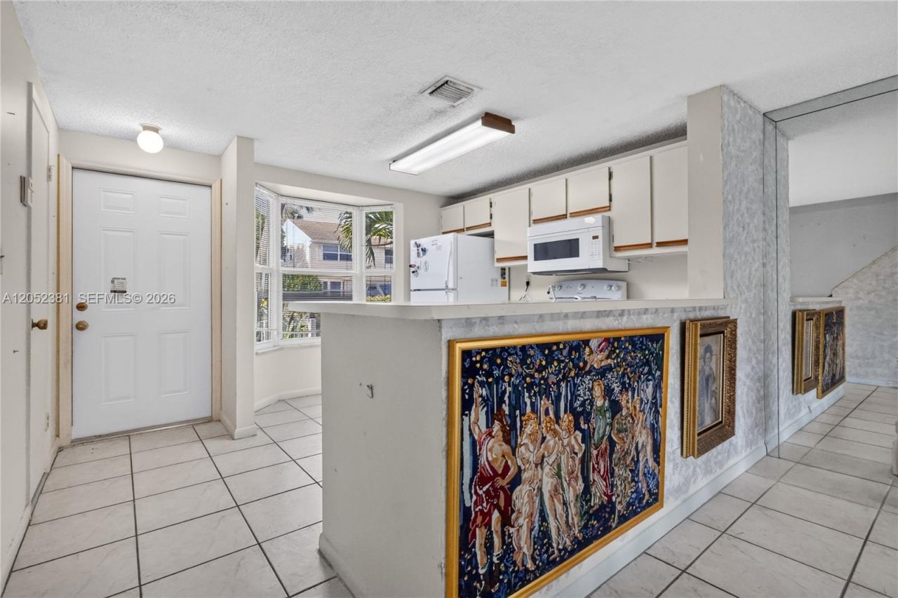 2561 NE 15th St, Pompano Beach, FL 33062 Photo