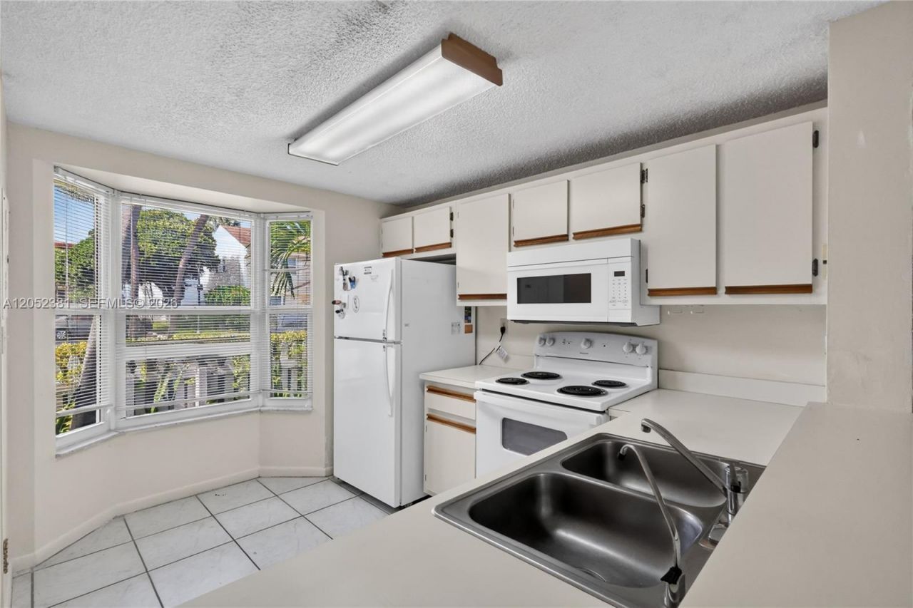 2561 NE 15th St, Pompano Beach, FL 33062 Photo