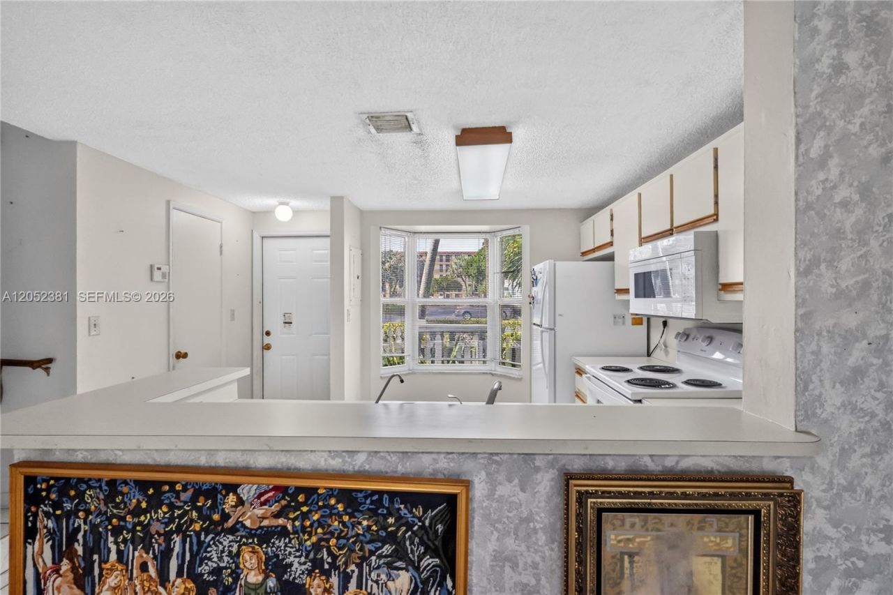 2561 NE 15th St, Pompano Beach, FL 33062 Photo