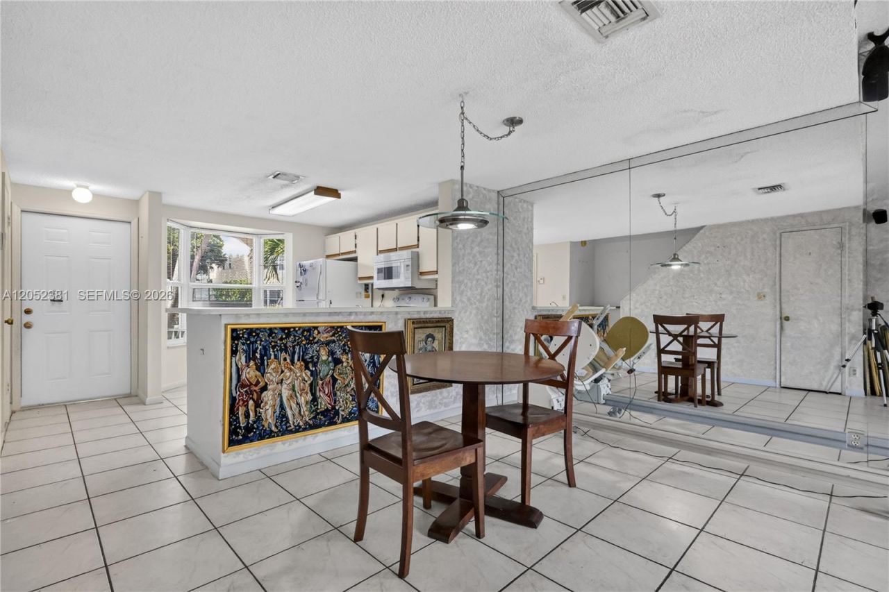 2561 NE 15th St, Pompano Beach, FL 33062 Photo
