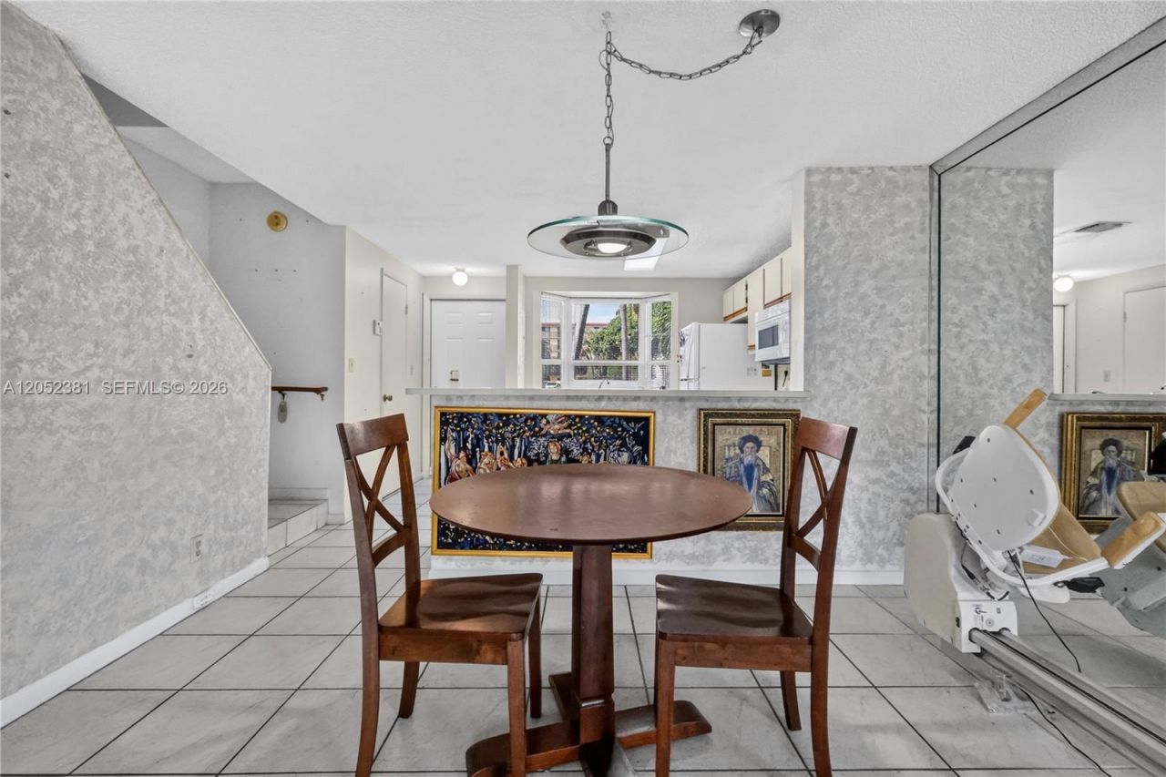 2561 NE 15th St, Pompano Beach, FL 33062 Photo