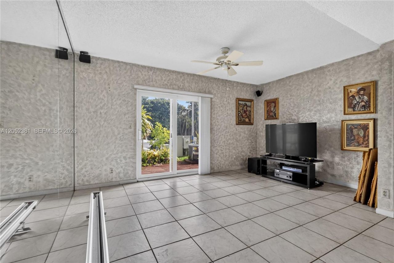 2561 NE 15th St, Pompano Beach, FL 33062 Photo