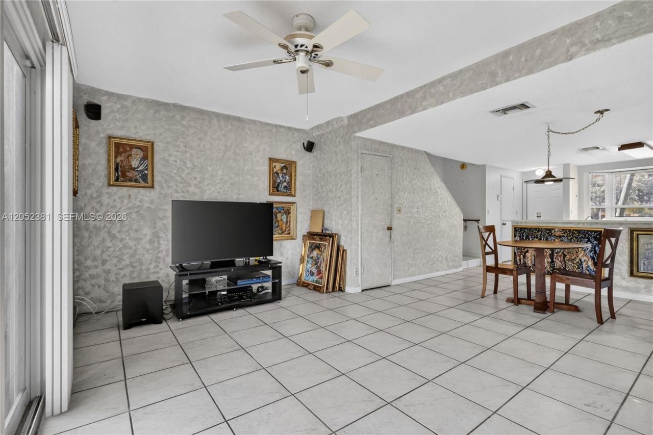 2561 NE 15th St, Pompano Beach, FL 33062 Photo