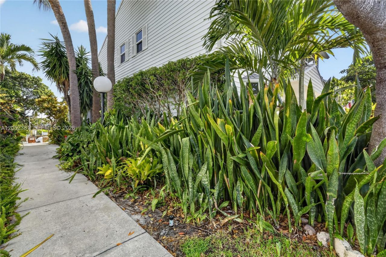 2561 NE 15th St, Pompano Beach, FL 33062 Photo