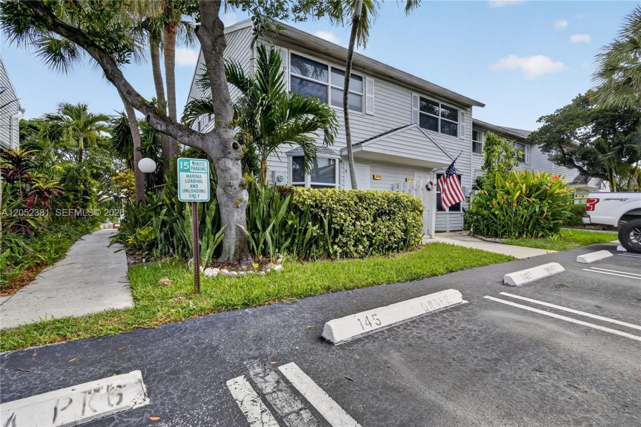 2561 NE 15th St, Pompano Beach, FL 33062 Photo