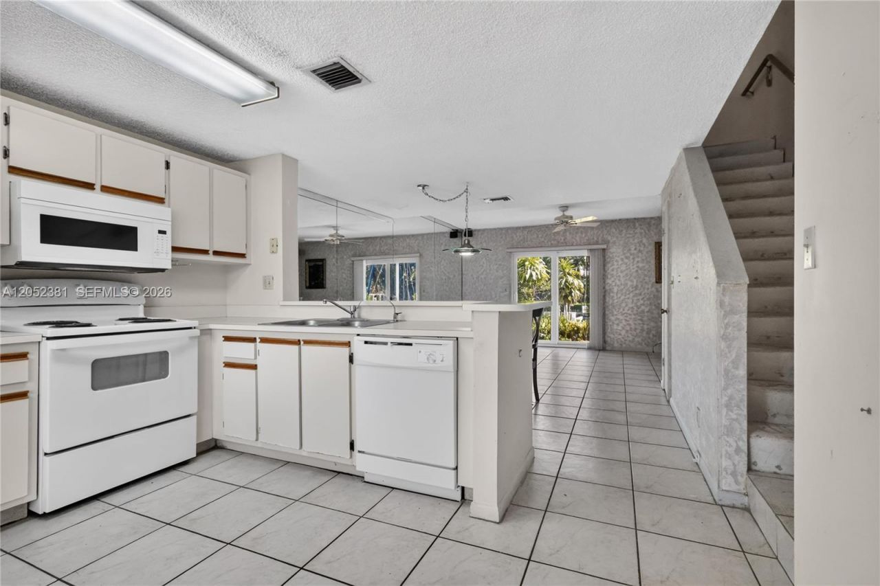 2561 NE 15th St, Pompano Beach, FL 33062 Photo