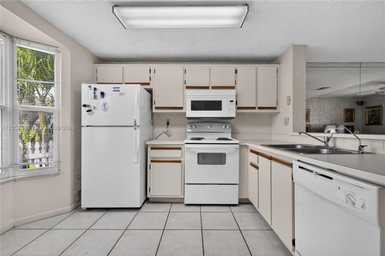 2561 NE 15th St, Pompano Beach, FL 33062 Photo