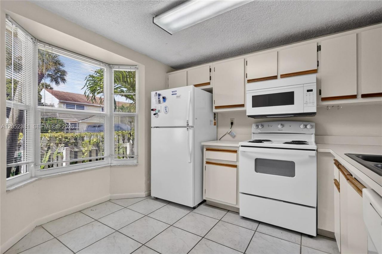2561 NE 15th St, Pompano Beach, FL 33062 Photo