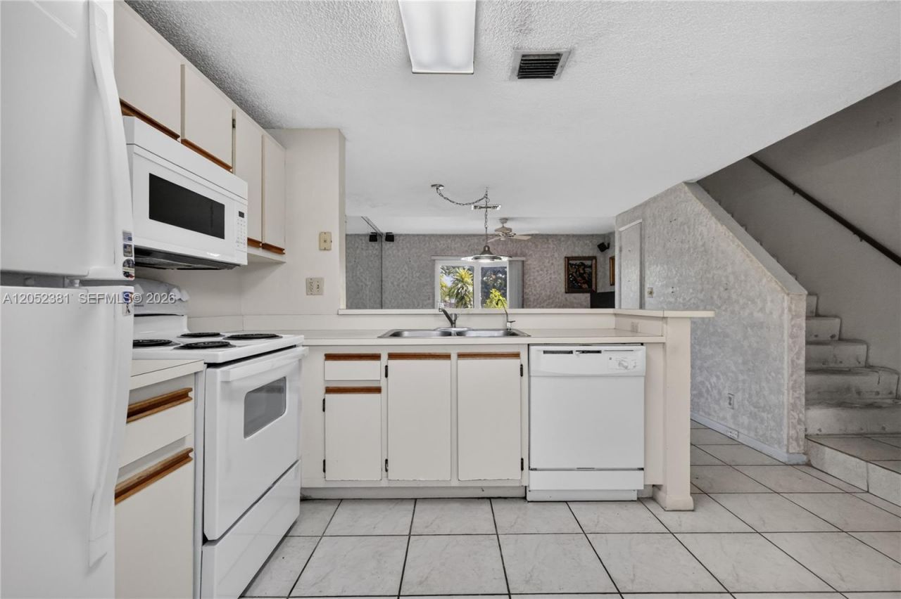 2561 NE 15th St, Pompano Beach, FL 33062 Photo