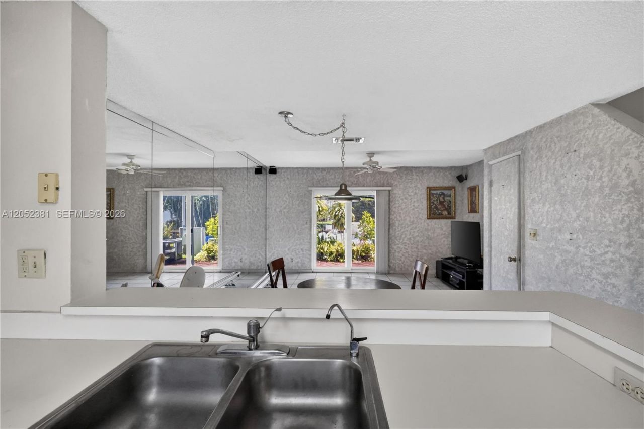 2561 NE 15th St, Pompano Beach, FL 33062 Photo