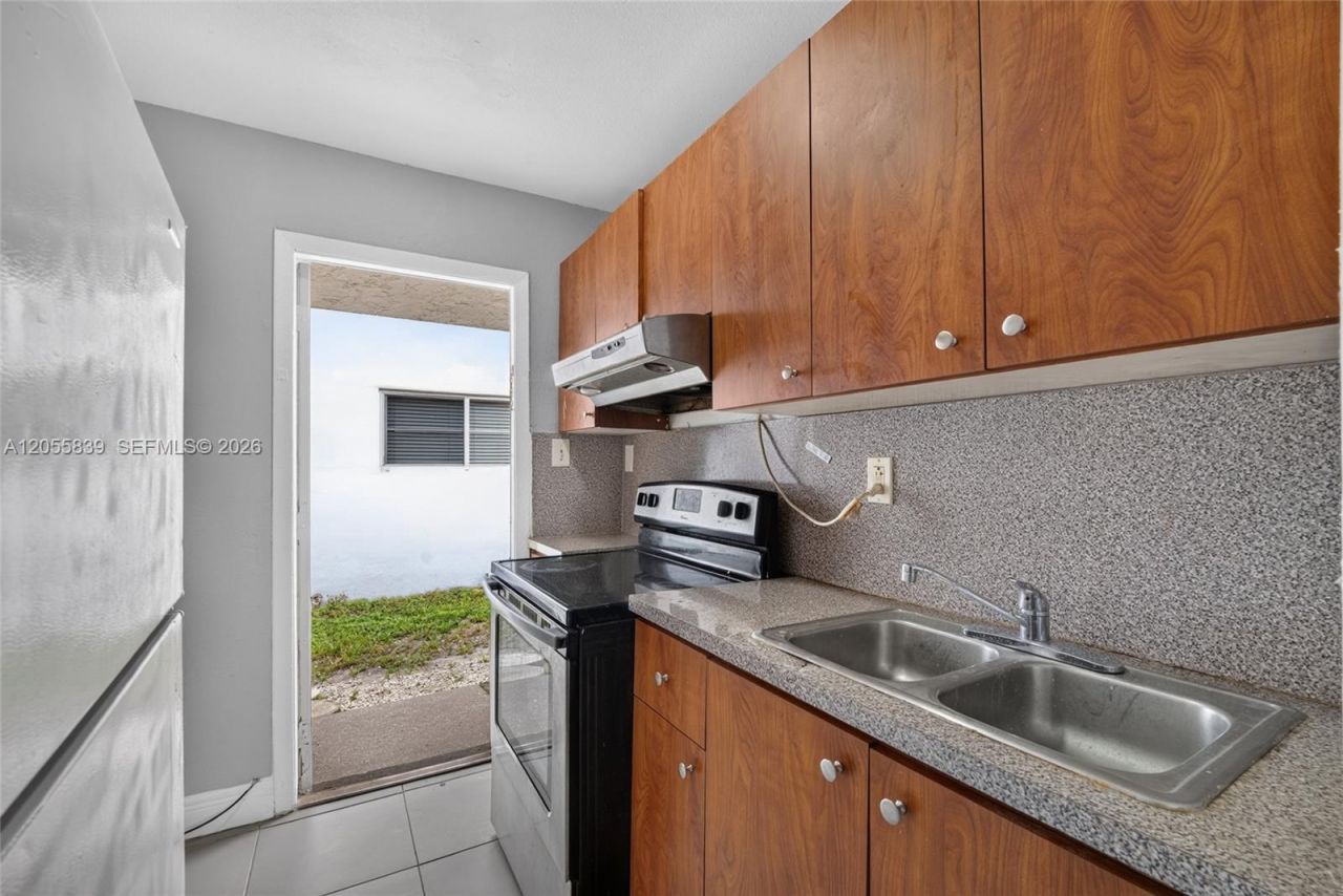 129 SE 4th Ave , Unit 4, Hallandale Beach, FL 33009 Photo