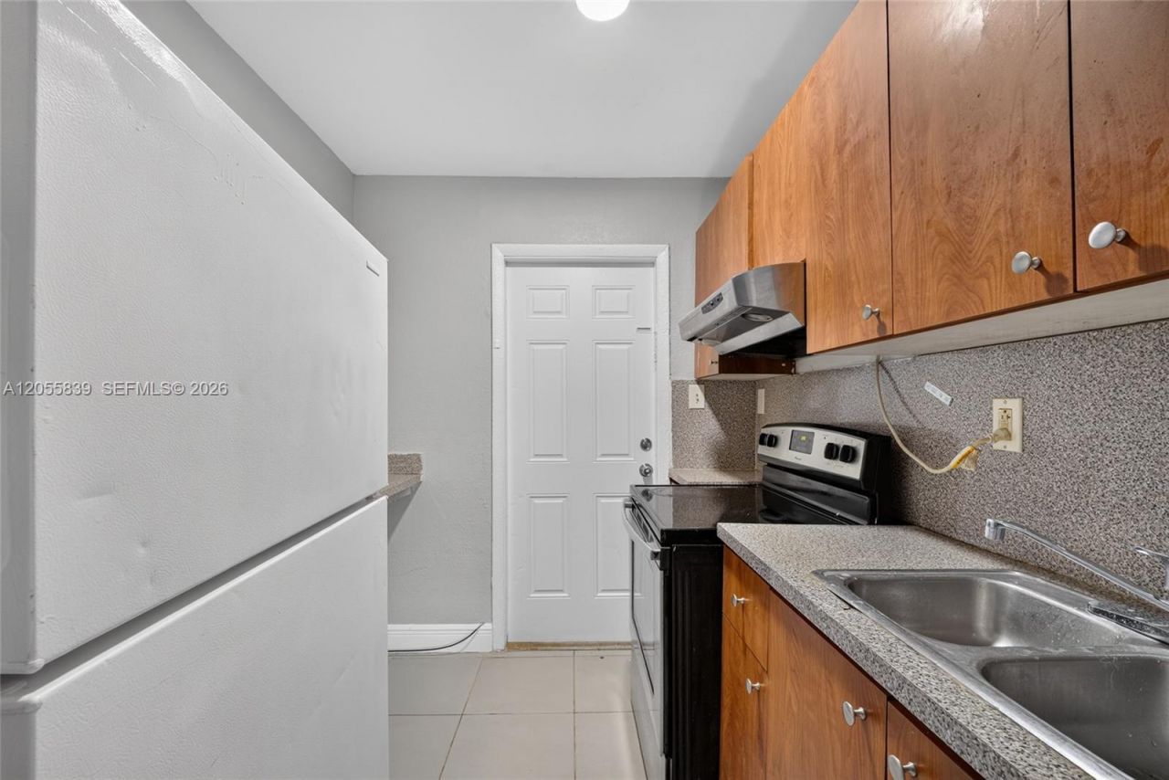 129 SE 4th Ave , Unit 4, Hallandale Beach, FL 33009 Photo
