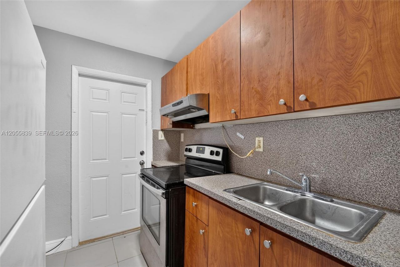 129 SE 4th Ave , Unit 4, Hallandale Beach, FL 33009 Photo